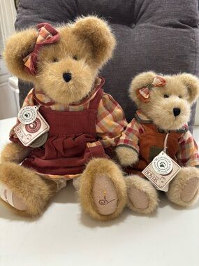 Boyds Bears Plush Pair in Tan Fur with Red and Plaid Clothing